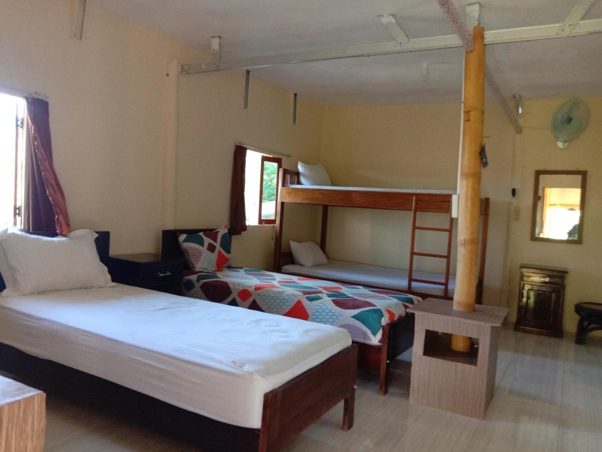 Tarsan Homestay Labuan Bajo Exterior photo