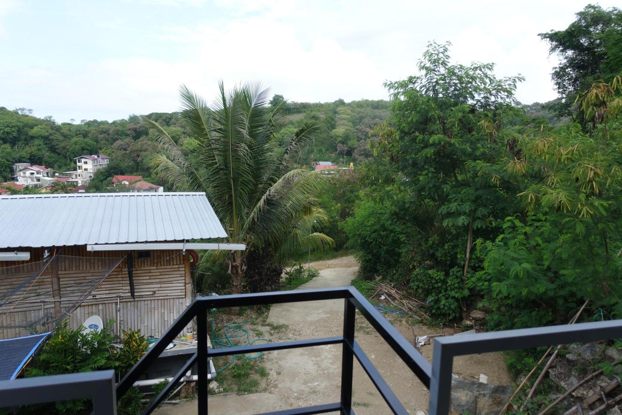 Tarsan Homestay Labuan Bajo Exterior photo