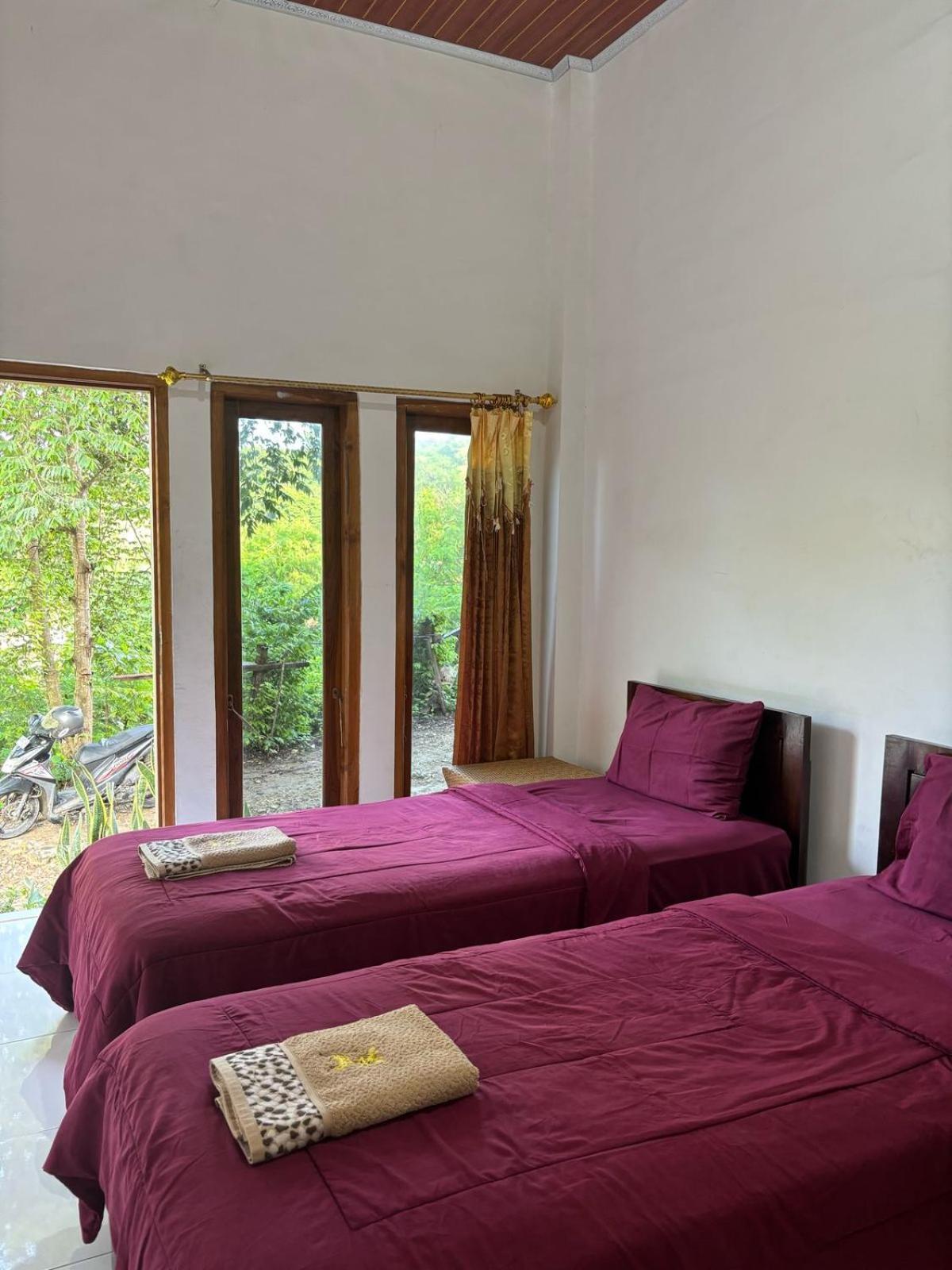 Tarsan Homestay Labuan Bajo Exterior photo