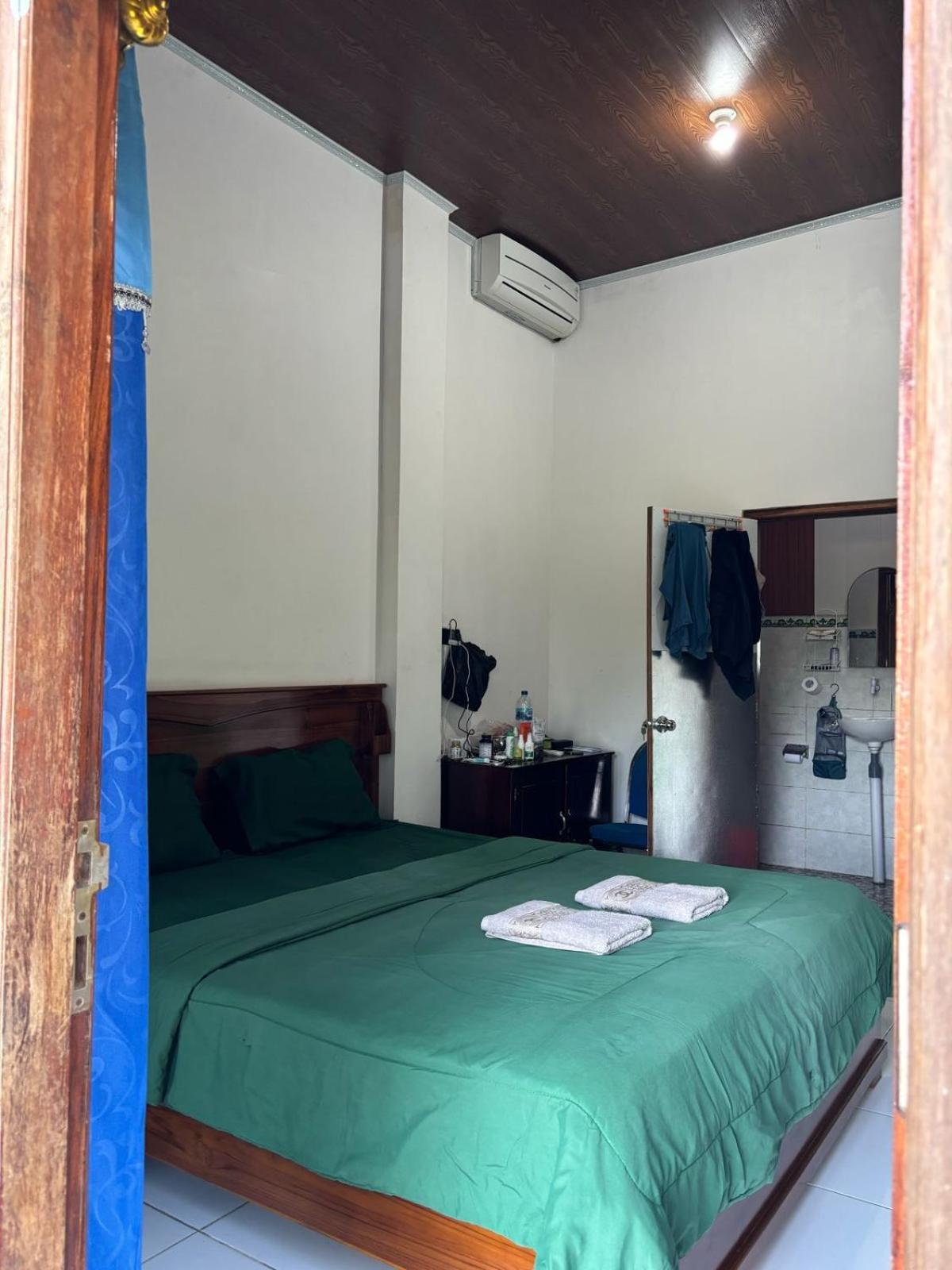 Tarsan Homestay Labuan Bajo Exterior photo