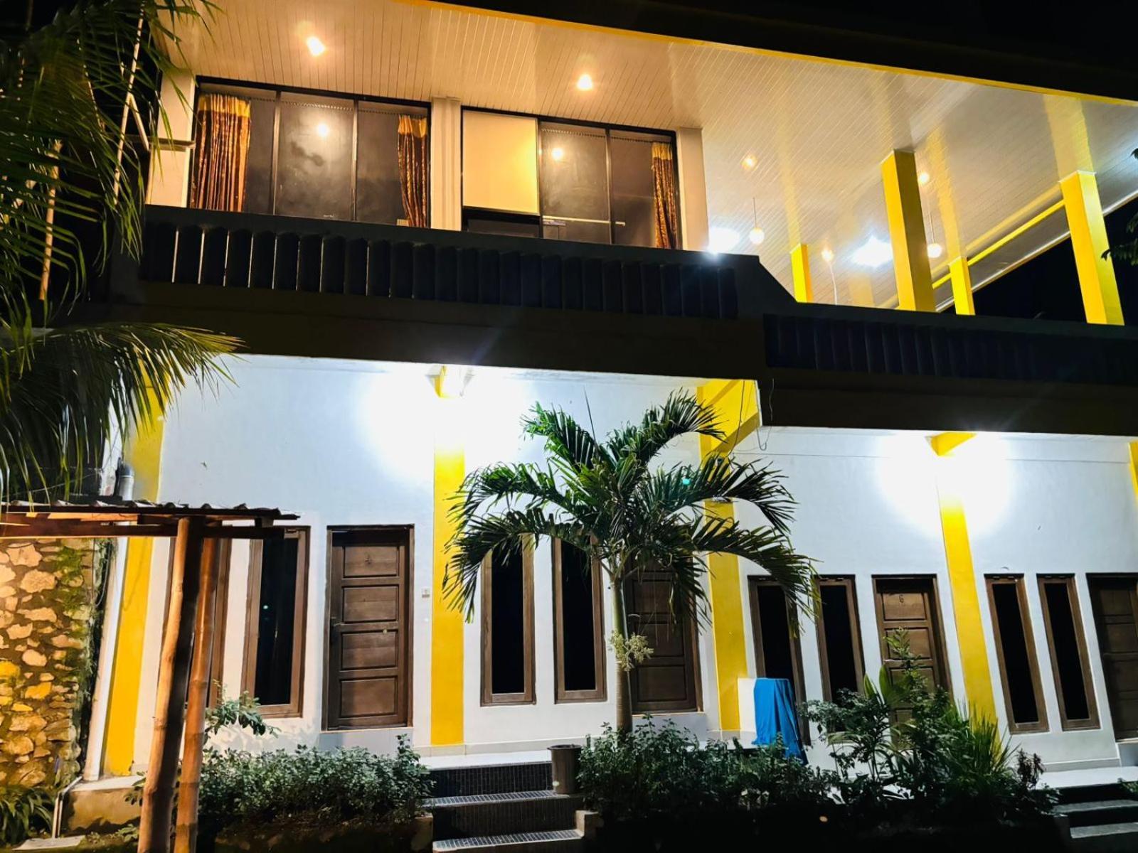 Tarsan Homestay Labuan Bajo Exterior photo